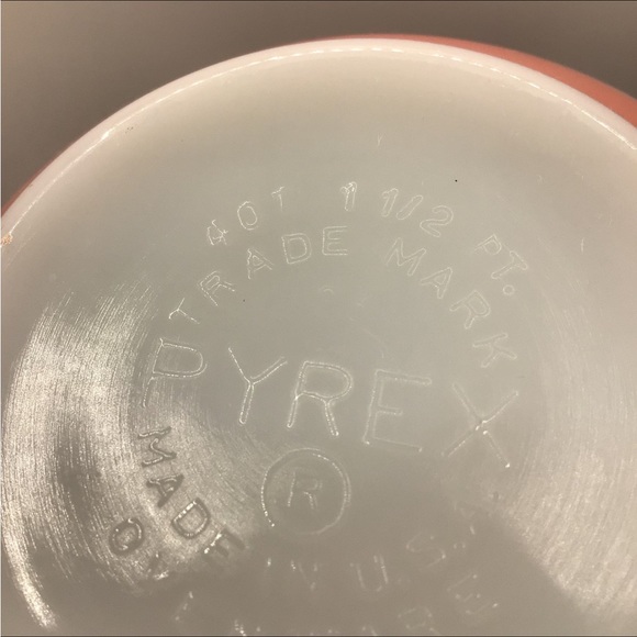 PYREX ANTIQUE RAINBOW STRIPES (PINK) 401 Mixing Bowl Circa 1965 Quantity: 1 - Picture 4 of 12